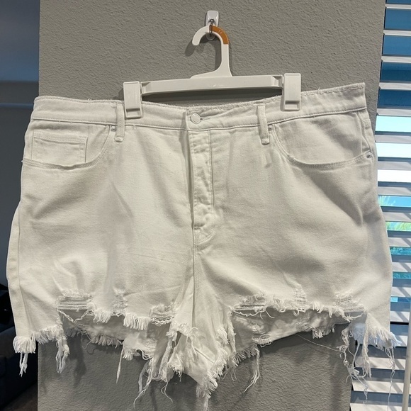 GOOD AMERICAN The Bombshell High Waist Cutoff Denim Shorts Size 24 - Picture 2 of 5